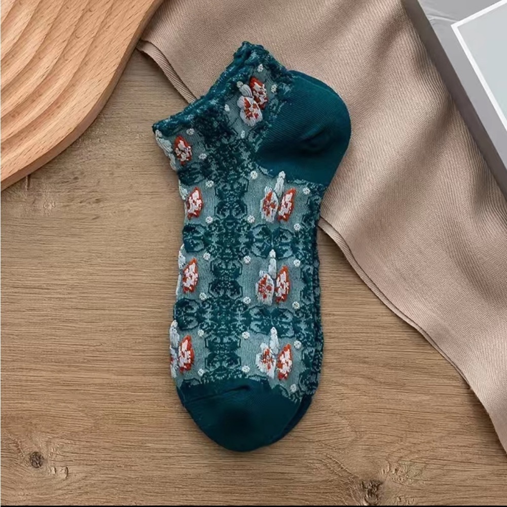 Women’s Floral Embroidered Socks 5 Pairs - Picture 3 of 6